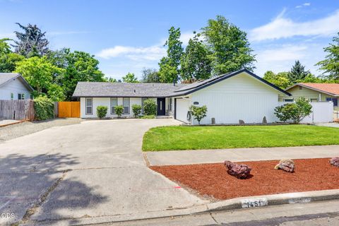 Tiny photo for 1451 Bluebonnet Avenue, Medford, OR 97504 (MLS # 220224380)