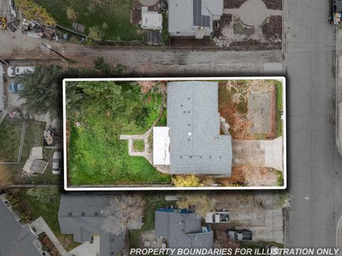 Tiny photo for 2711 Elliott Avenue, Medford, OR 97501 (MLS # 220212135)