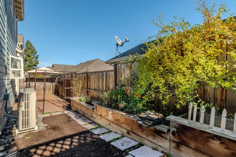 Tiny photo for 246 9th St Alley, Ashland, OR 97520 (MLS # 220212065)