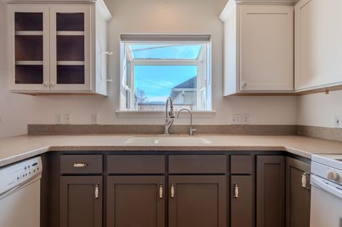 Tiny photo for 246 9th St Alley, Ashland, OR 97520 (MLS # 220212065)