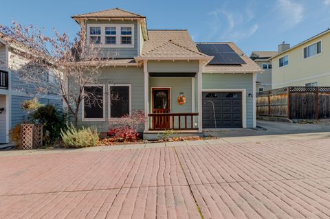 Photo of 246 9th St Alley, Ashland, OR 97520 (MLS # 220212065)