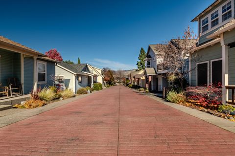 Tiny photo for 246 9th St Alley, Ashland, OR 97520 (MLS # 220212065)