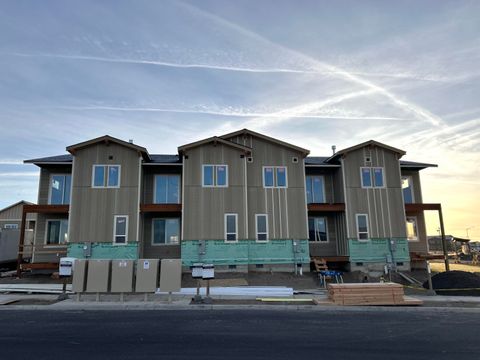 Tiny photo for 4066 SW 39th Street #Lot 32, Redmond, OR 97756 (MLS # 220211386)