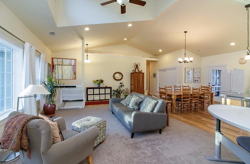 Kamerin Springs - Residential