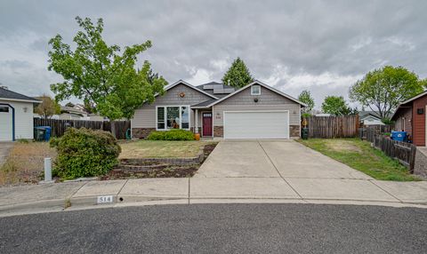 Tiny photo for 514 Coventry Court, Eagle Point, OR 97524 (MLS # 220220107)