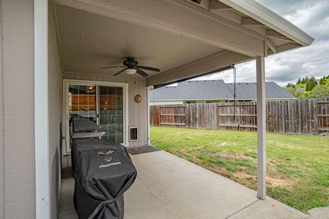 Tiny photo for 514 Coventry Court, Eagle Point, OR 97524 (MLS # 220220107)