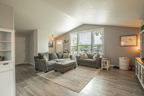 Tiny photo for 514 Coventry Court, Eagle Point, OR 97524 (MLS # 220220107)