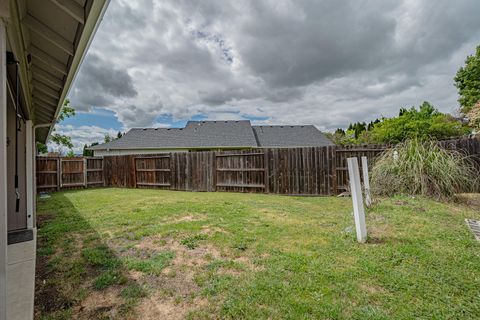 Tiny photo for 514 Coventry Court, Eagle Point, OR 97524 (MLS # 220220107)