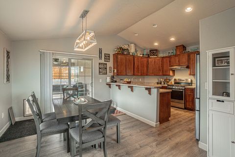 Tiny photo for 514 Coventry Court, Eagle Point, OR 97524 (MLS # 220220107)