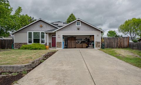 Tiny photo for 514 Coventry Court, Eagle Point, OR 97524 (MLS # 220220107)