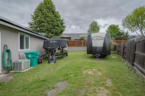 Tiny photo for 514 Coventry Court, Eagle Point, OR 97524 (MLS # 220220107)