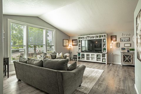 Tiny photo for 514 Coventry Court, Eagle Point, OR 97524 (MLS # 220220107)