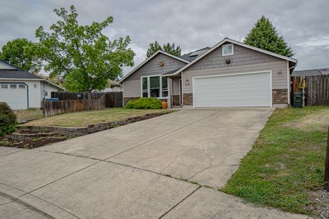 Tiny photo for 514 Coventry Court, Eagle Point, OR 97524 (MLS # 220220107)