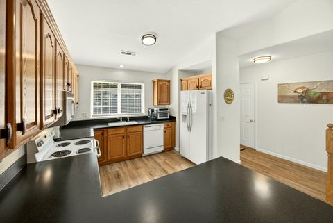 Tiny photo for 1224 N Modoc Avenue #33, Medford, OR 97504 (MLS # 220219333)