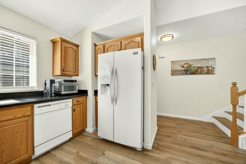 Tiny photo for 1224 N Modoc Avenue #33, Medford, OR 97504 (MLS # 220219333)
