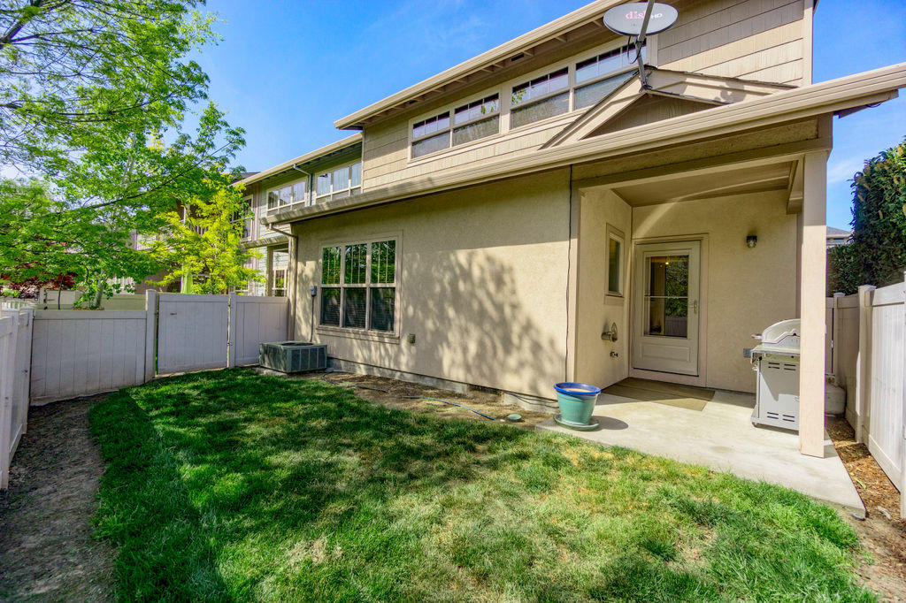 Alderwood Townhomes - Residential