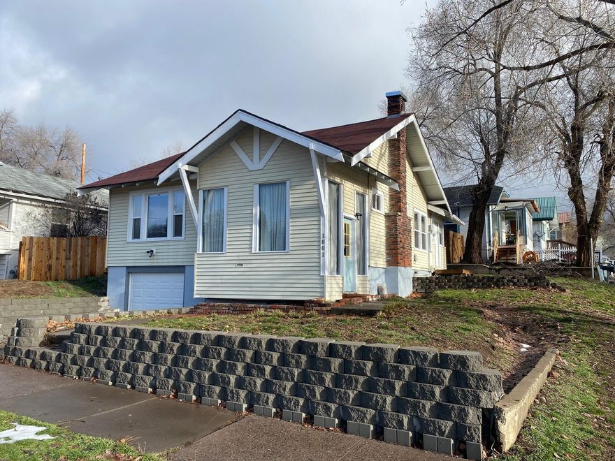 Cute 2bd 1 bath with updated electrical and new floors and paint. New furnace. Tons of storage space and room to expand in the attic. Close to the Oregon Tech and the hospital.