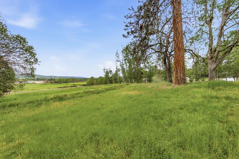 Tiny photo for 620 Vista Park Drive, Eagle Point, OR 97524 (MLS # 220219783)