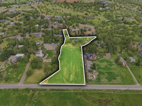 Tiny photo for 620 Vista Park Drive, Eagle Point, OR 97524 (MLS # 220219783)