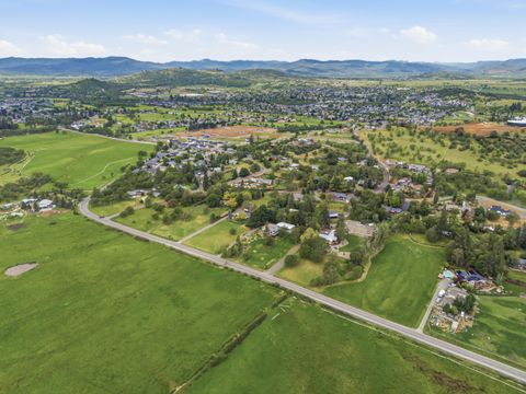 Tiny photo for 620 Vista Park Drive, Eagle Point, OR 97524 (MLS # 220219783)