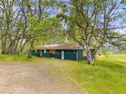 Tiny photo for 620 Vista Park Drive, Eagle Point, OR 97524 (MLS # 220219783)