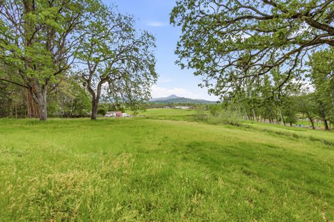 Tiny photo for 620 Vista Park Drive, Eagle Point, OR 97524 (MLS # 220219783)