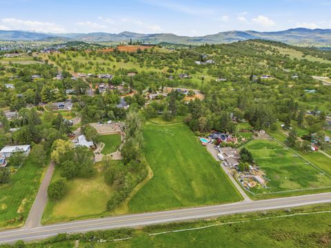 Tiny photo for 620 Vista Park Drive, Eagle Point, OR 97524 (MLS # 220219783)