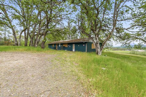 Tiny photo for 620 Vista Park Drive, Eagle Point, OR 97524 (MLS # 220219783)