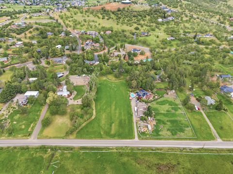 Tiny photo for 620 Vista Park Drive, Eagle Point, OR 97524 (MLS # 220219783)