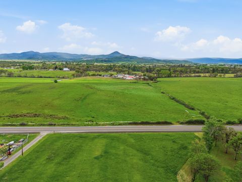 Tiny photo for 620 Vista Park Drive, Eagle Point, OR 97524 (MLS # 220219783)