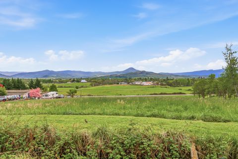 Tiny photo for 620 Vista Park Drive, Eagle Point, OR 97524 (MLS # 220219783)