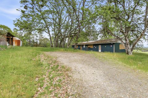 Tiny photo for 620 Vista Park Drive, Eagle Point, OR 97524 (MLS # 220219783)