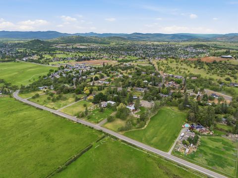 Tiny photo for 620 Vista Park Drive, Eagle Point, OR 97524 (MLS # 220219783)