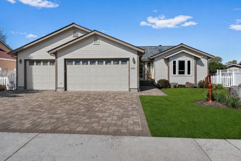 Photo of 222 SW Meadow Lakes Drive, Prineville, OR 97754 (MLS # 220220083)