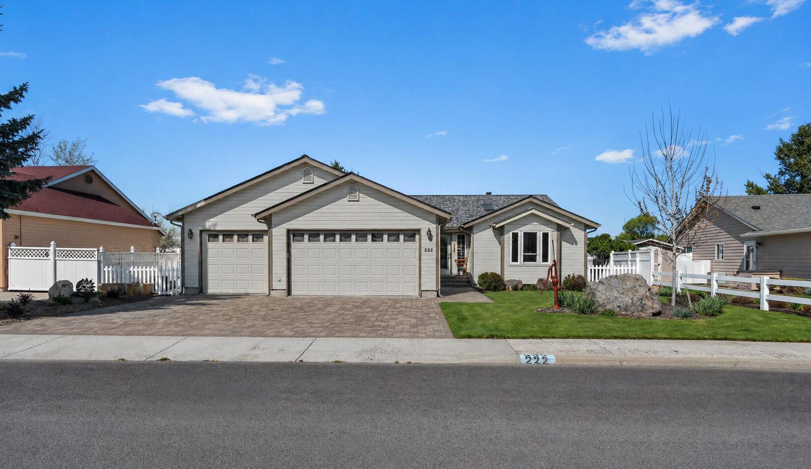 222 SW Meadow Lakes Drive