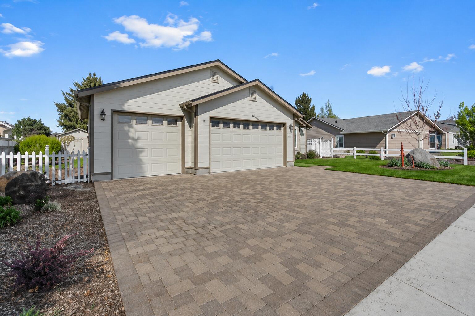 222 SW Meadow Lakes Drive