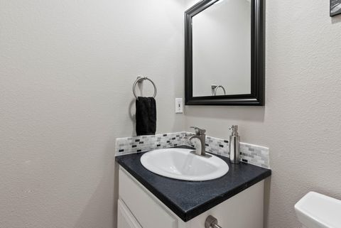 Tiny photo for 1801 NE Purcell Boulevard #APT 20, Bend, OR 97701 (MLS # 220215375)