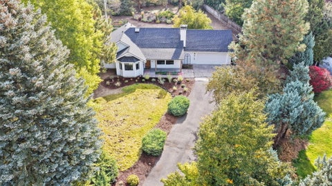 Photo of 21195 Strawberry Mountain Court, Bend, OR 97702 (MLS # 220229032)