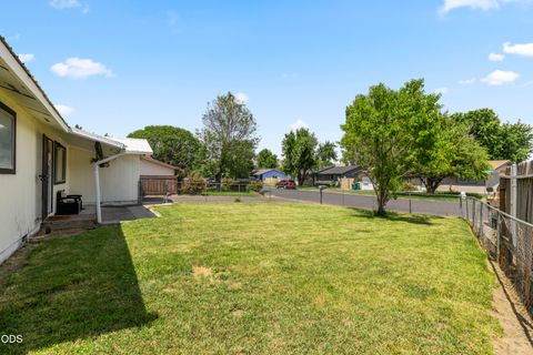 Tiny photo for 4912 Lorrayne Place, Klamath Falls, OR 97603 (MLS # 220224104)