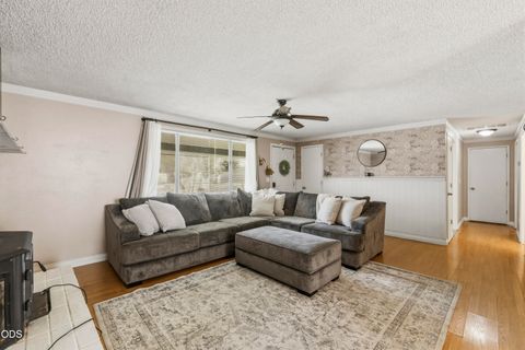 Tiny photo for 4912 Lorrayne Place, Klamath Falls, OR 97603 (MLS # 220224104)