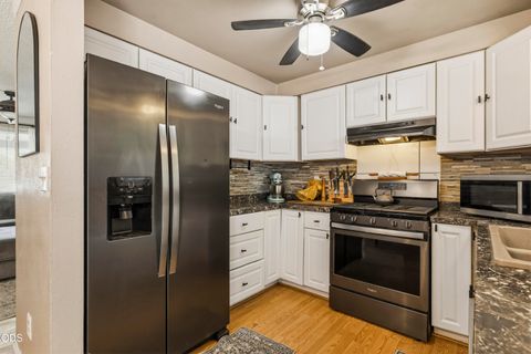 Tiny photo for 4912 Lorrayne Place, Klamath Falls, OR 97603 (MLS # 220224104)