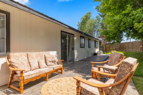 Tiny photo for 4912 Lorrayne Place, Klamath Falls, OR 97603 (MLS # 220224104)