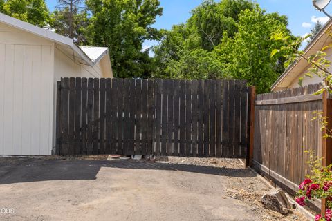 Tiny photo for 4912 Lorrayne Place, Klamath Falls, OR 97603 (MLS # 220224104)