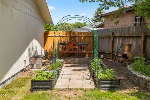 Tiny photo for 4912 Lorrayne Place, Klamath Falls, OR 97603 (MLS # 220224104)