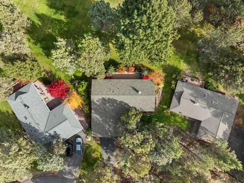 Tiny photo for 61450 Little John Lane, Bend, OR 97702 (MLS # 220211115)