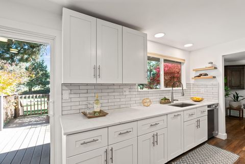 Tiny photo for 61450 Little John Lane, Bend, OR 97702 (MLS # 220211115)