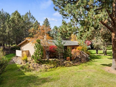 Tiny photo for 61450 Little John Lane, Bend, OR 97702 (MLS # 220211115)