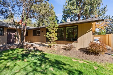 Tiny photo for 61450 Little John Lane, Bend, OR 97702 (MLS # 220211115)