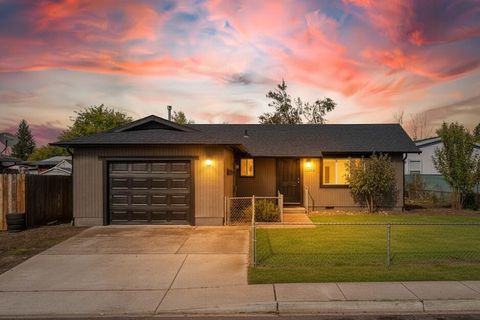 Photo of 2549 Falcon Street, White City, OR 97503 (MLS # 220211365)