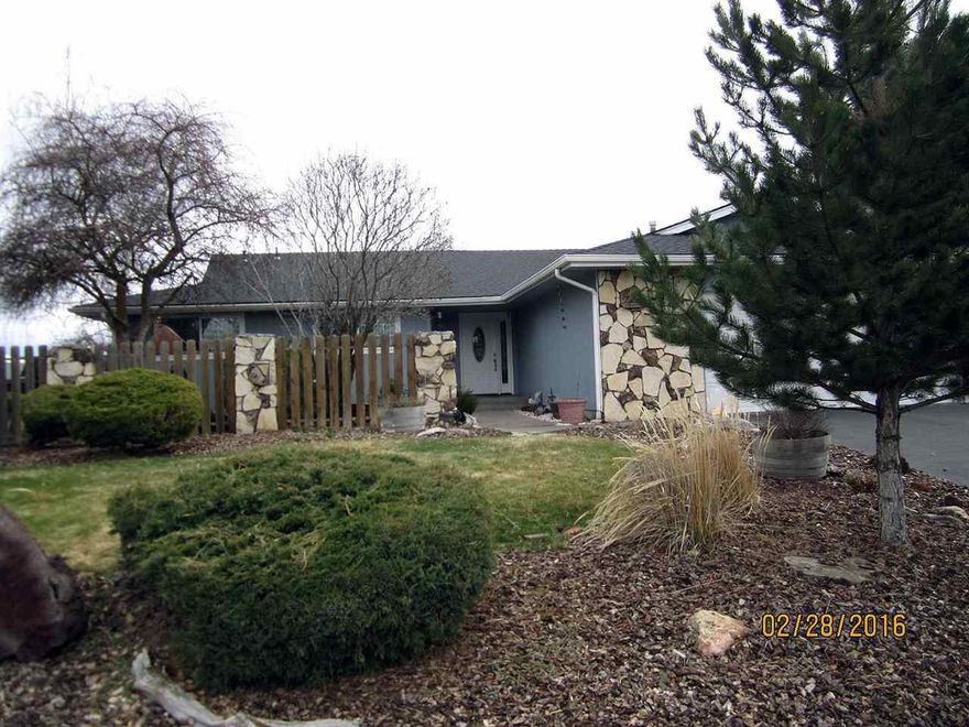 Impeccable Home & Property In Gatewood. Spacious Tile Foyer Greets You To The Step Down Living Room With Full Wall Stone Fireplace With Newer Natural Gas Insert. Extra Wide Hallway Leads You To Master Bedroom With Double Mirrored Closets And Updated Bath. Updated Main Hallway Bath Accommodates The Other Two Bedroom. Formal Dining Room With Slider To The Patio And Nicely Landscaped Back Yard With High Privacy Fence. Kitchen With Garden Window To The South & Breakfast Bar Open To The Living Room.Home Is Very Light And Bright With Large Vinyl Windows. Extra Wide Hallway Entry From The Garage Offers Double Closet And Pantry. Plus, Plenty Room For Sitting Bench. Natural Gas Forced Air Heat And Central Air Conditioning. Spacious Rv Parking Behind The Wood Fencing. Utility Shed 12 X 10. Public Transportation Several Times Daily. Beautifully Maintained Property,